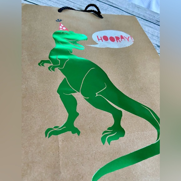 NEW. Bundle of 7 kids birthday gift bags. Assorted designs and sizes. - Picture 3 of 10